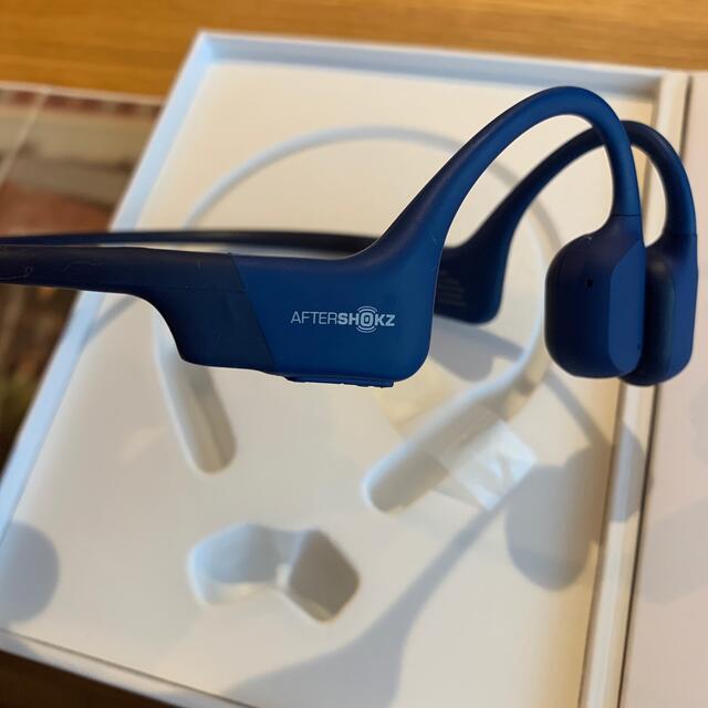 AFTERSHOKZ ブルー スマホ/家電/カメラのオーディオ機器(ヘッドフォン/イヤフォン)の商品写真