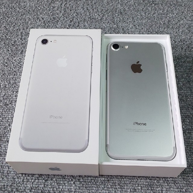 Apple(アップル)のiPhone 7 128GB  （SIMロック解除済み） スマホ/家電/カメラのスマートフォン/携帯電話(スマートフォン本体)の商品写真