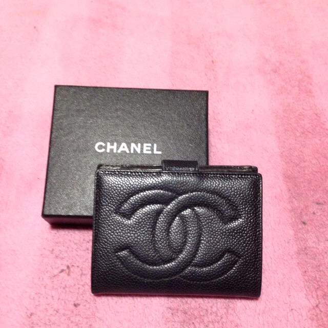 CHANEL - シャネル キャビアスキン二つ折り財布