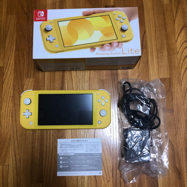 Nintendo Switch(ニンテンドースイッチ)の任天堂　Nintendo Switch Lite イエロー　中古 エンタメ/ホビーのゲームソフト/ゲーム機本体(家庭用ゲーム機本体)の商品写真