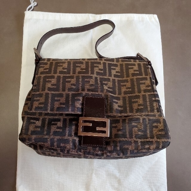 最安価格 FENDI - 美品☆FENDI フェンディ マンマバケット ズッカ柄
