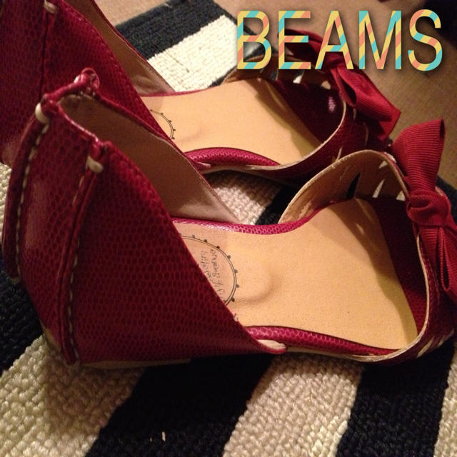BEAMS(ビームス)のBEAMSクロコ押し赤サンダル レディースの靴/シューズ(サンダル)の商品写真