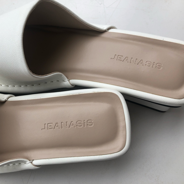 JEANASIS(ジーナシス)のスクエアアシメミュールサンダル 白 L 新品 レディースの靴/シューズ(サンダル)の商品写真