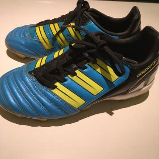 アディダス(adidas)のアディダス　サッカー　トレーニングシューズ　22㎝(シューズ)