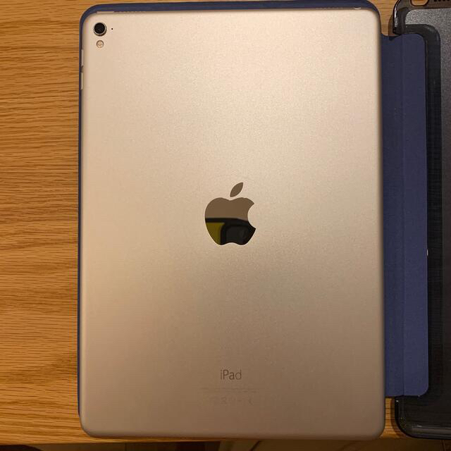 iPad(アイパッド)の中古 iPad Pro 9.7 Wi-Fi 32GB シルバー MLMP2J/A スマホ/家電/カメラのPC/タブレット(タブレット)の商品写真