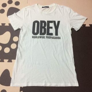 アーバンアウトフィッターズ(Urban Outfitters)のObey ロゴTシャツ(Tシャツ(半袖/袖なし))