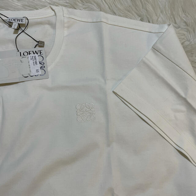 LOEWE(ロエベ)のロエベ　アナグラム　クロップド　Tシャツ レディースのトップス(Tシャツ(半袖/袖なし))の商品写真