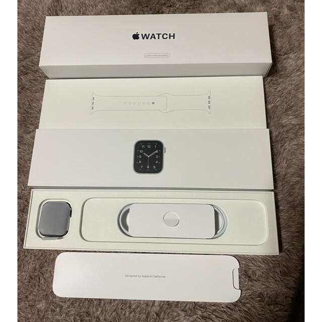 Apple Watch SE（GPSモデル）- 40mm