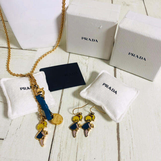 PRADA(プラダ)の⭐️めっちゃ可愛いPRADA プラダの珍しいネックレスとピアスのセット　チャーム レディースのアクセサリー(ピアス)の商品写真