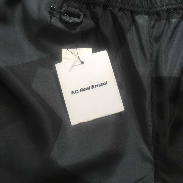 F.C.R.B.(エフシーアールビー)のタグ付き FCRB／エフシーアールビー ショートパンツ メンズのジャケット/アウター(ナイロンジャケット)の商品写真