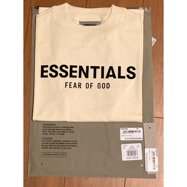 FEAR OF GOD(フィアオブゴッド)のESSENTIALS キッズ/ベビー/マタニティのキッズ服男の子用(90cm~)(Tシャツ/カットソー)の商品写真