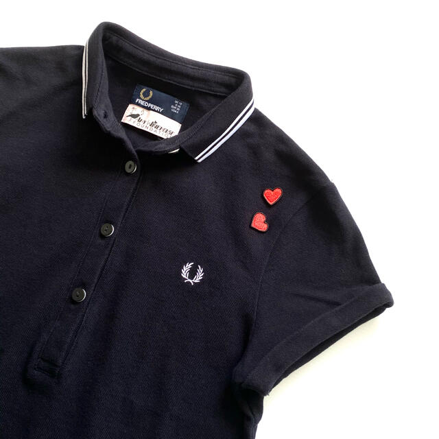 FRED PERRY(フレッドペリー)のAMY WINEHOUSE × FRED PERRY コラボ ポロシャツ 美品 レディースのトップス(ポロシャツ)の商品写真