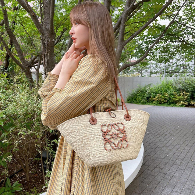 LOEWE(ロエベ)のロエベ　イビザ　アナグラム　カゴバッグ　バスケット レディースのバッグ(かごバッグ/ストローバッグ)の商品写真