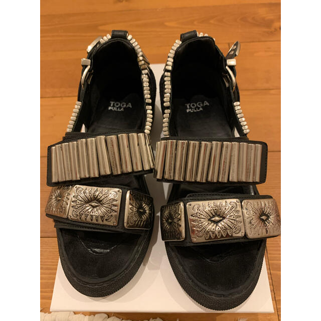 待望の再販開始 TOGA メタルサンダル ブラック 35 - winterparksmiles.com