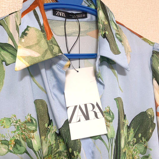 ZARA(ザラ)のZARA 花柄ワンピース　ロングカーデ レディースのワンピース(ロングワンピース/マキシワンピース)の商品写真