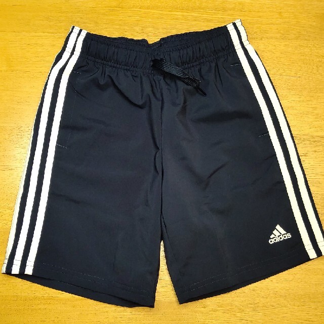 adidas(アディダス)のkaNa様専用 adidas 男の子  ハーフパンツ  140cm キッズ/ベビー/マタニティのキッズ服男の子用(90cm~)(パンツ/スパッツ)の商品写真