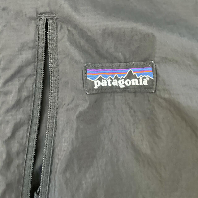 patagonia(パタゴニア)のフーディニジャケット　Patagonia ブラック　メンズSサイズ メンズのジャケット/アウター(ナイロンジャケット)の商品写真