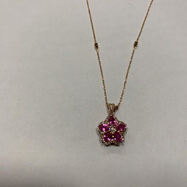 アクセサリーピンクサファイア　18Ｋ　桜のネックレス　未使用