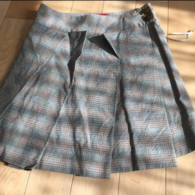 Vivienne Westwood(ヴィヴィアンウエストウッド)のヴィヴィアンウエストウッド レッドレーベルのスカート レディースのスカート(ひざ丈スカート)の商品写真