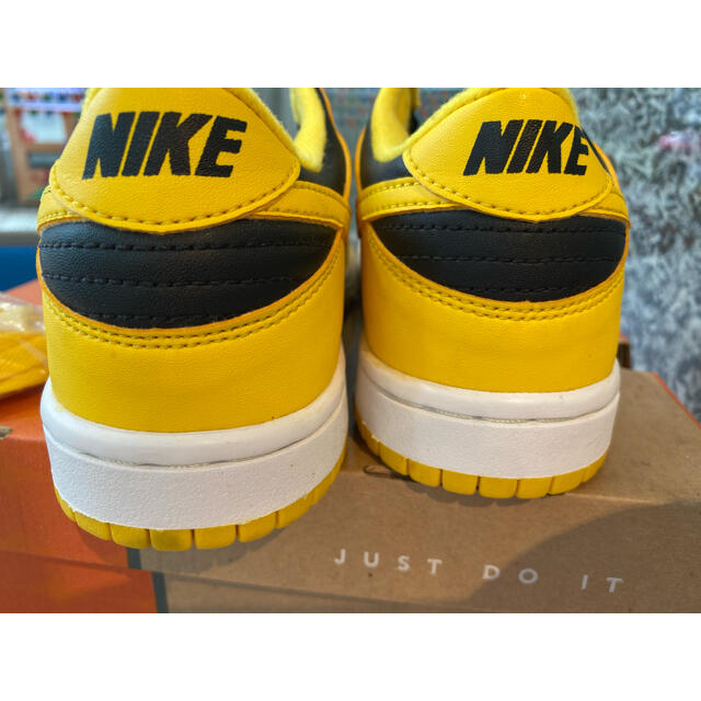 NIKE(ナイキ)の2002 NIKE DUNK LOW GS 黄×黒 6Y 新品 裏ダンク メンズの靴/シューズ(スニーカー)の商品写真