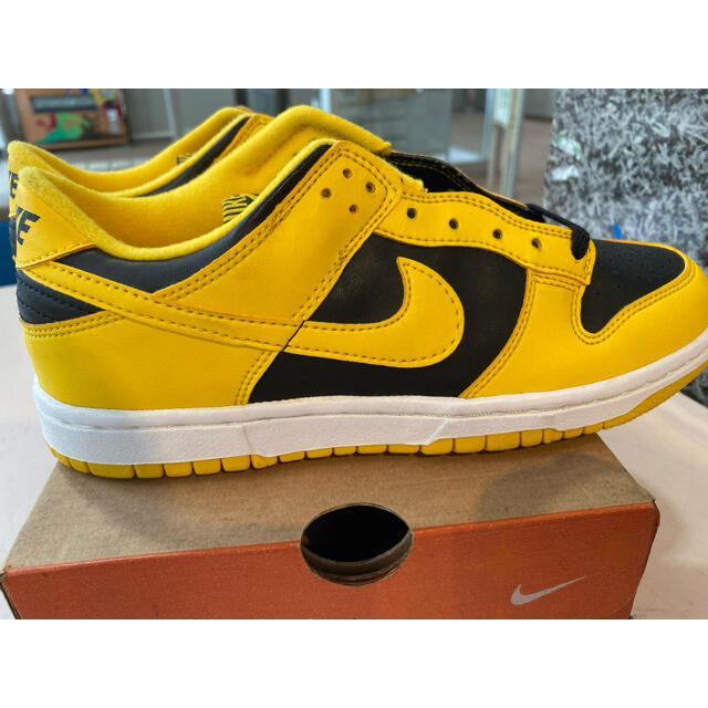 NIKE(ナイキ)の2002 NIKE DUNK LOW GS 黄×黒 6Y 新品 裏ダンク メンズの靴/シューズ(スニーカー)の商品写真