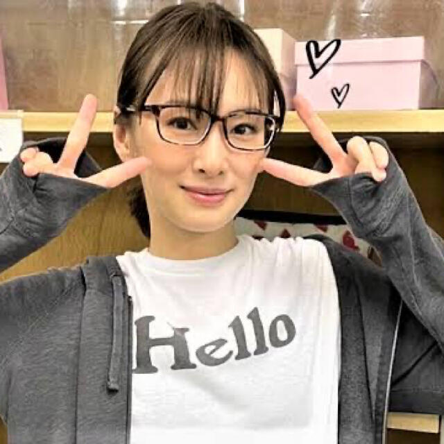 ＜MADISON BLUE（マディソンブルー）HELLO ロゴ Tシャツ