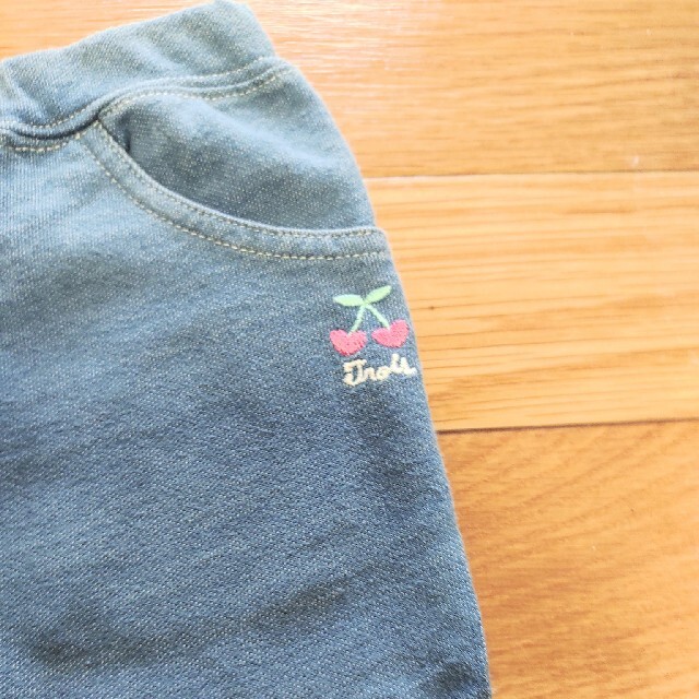 3can4on(サンカンシオン)の3can4on　デニムズボン　95cm　サンカンシオン キッズ/ベビー/マタニティのキッズ服女の子用(90cm~)(パンツ/スパッツ)の商品写真