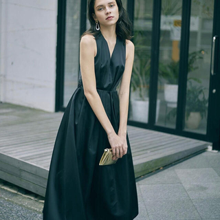 アメリヴィンテージ(Ameri VINTAGE)のAMERI LADY TUCK FLARE DRESS 黒　Mサイズ　美品(ロングワンピース/マキシワンピース)