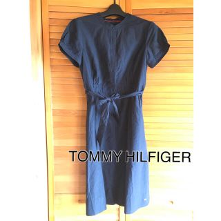 トミーヒルフィガー(TOMMY HILFIGER)のトミーヒルフィガー　膝丈半袖ワンピース　夏　紺　綿絹　上品(ひざ丈ワンピース)