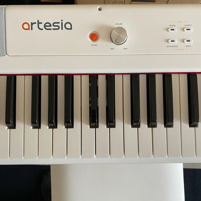 「もみじさん専用」artesia 電子ピアノ Performer ホワイト 楽器の鍵盤楽器(電子ピアノ)の商品写真