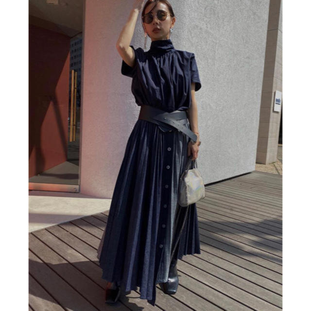 Ameri VINTAGE(アメリヴィンテージ)のAmeri VINTAGE  DENIM PLEATS SKIRT レディースのスカート(ロングスカート)の商品写真