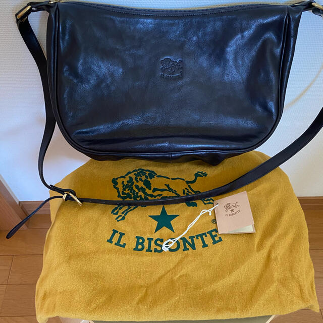 IL BISONTE 　イルビゾンテ　ハーフムーンショルダーバッグ