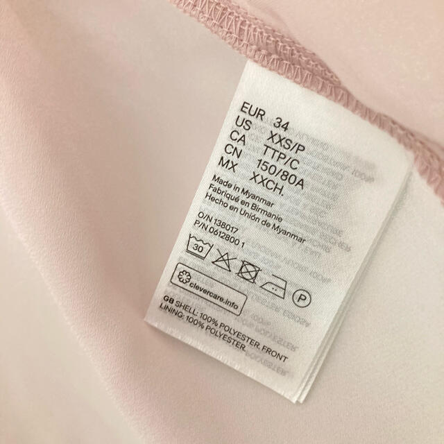 H&M(エイチアンドエム)の新品　H&M ピンク　フレアスリーブ　Vネック半袖トップス レディースのトップス(カットソー(半袖/袖なし))の商品写真