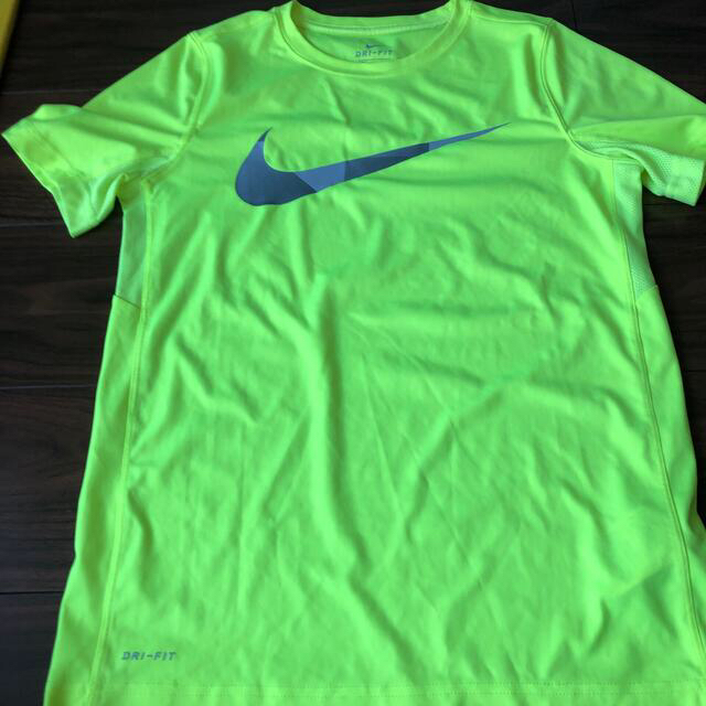 NIKE(ナイキ)のNIKE ジュニアＴシャツ　Ｌサイズ　2点 キッズ/ベビー/マタニティのキッズ服男の子用(90cm~)(Tシャツ/カットソー)の商品写真