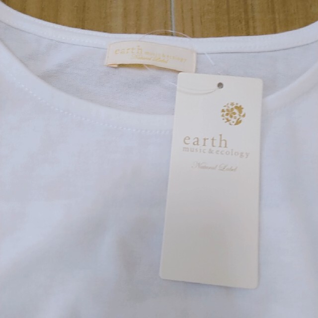 earth music & ecology(アースミュージックアンドエコロジー)の【最終値下げ・タグ付き】アースミュージックアンドエコロジー　Tシャツ レディースのトップス(Tシャツ(半袖/袖なし))の商品写真