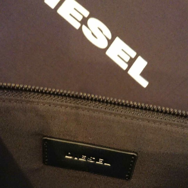 DIESEL エナメルパープルショルダークラッチバック　A4可