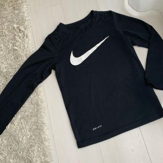 ナイキ(NIKE)のNIKE ジュニア　長袖　夏物　tシャツ　130 ＸＳ　ブラック　黒(Tシャツ/カットソー)