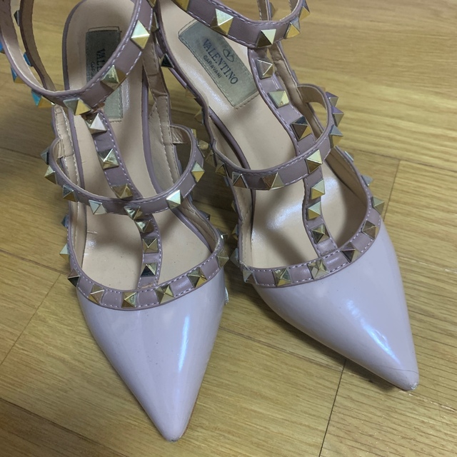GYDA(ジェイダ)のバレンティノ風 パンプス スタッズ ベージュ レディースの靴/シューズ(ハイヒール/パンプス)の商品写真