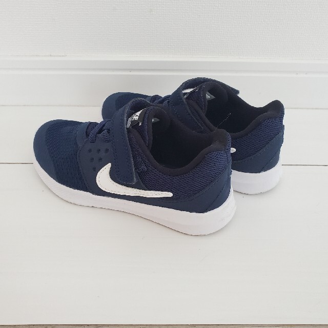 NIKE(ナイキ)のナイキ　子供靴 キッズ/ベビー/マタニティのキッズ靴/シューズ(15cm~)(スニーカー)の商品写真