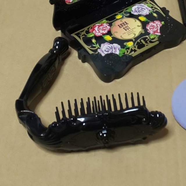 ANNA SUI(アナスイ)の★K様専用★ANNA SUI ／アナスイ 折り畳みブラシ コスメ/美容のヘアケア/スタイリング(ヘアブラシ/クシ)の商品写真