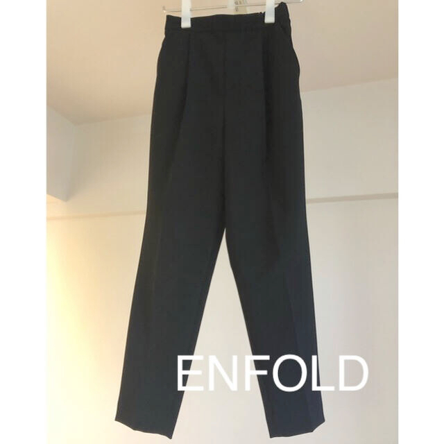 ENFOLD(エンフォルド)のエンフォルド　テパードパンツ ブラック36 レディースのパンツ(クロップドパンツ)の商品写真