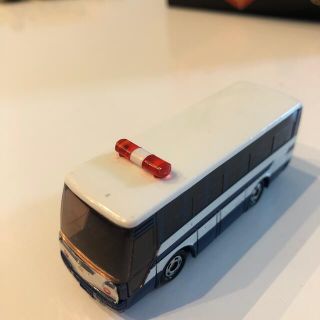 タカラトミー(Takara Tomy)のトミカ　廃盤ミニカー　NO 41 いすゞスーパーハイデッカーバス　警察護送車(ミニカー)