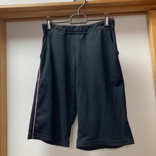 黒のハーフパンツ(ハーフパンツ)