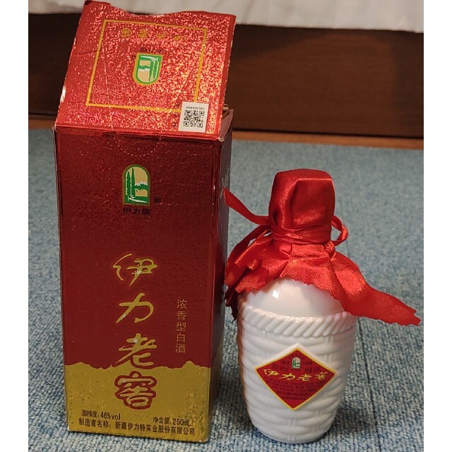 中国酒伊力老窖アルコール46%容量250ml 食品/飲料/酒の酒(蒸留酒/スピリッツ)の商品写真