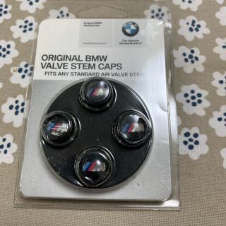 ビーエムダブリュー(BMW)のBMW純正　TIRE VALVE STEM CAPS（ブラックバージョン）(車外アクセサリ)