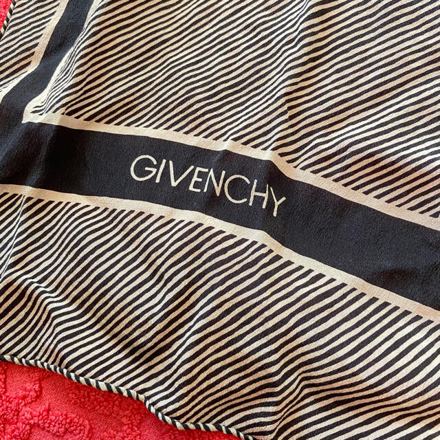 GIVENCHY(ジバンシィ)のジバンシィ ✳︎ ヴィンテージシルクストール レディースのファッション小物(ストール/パシュミナ)の商品写真