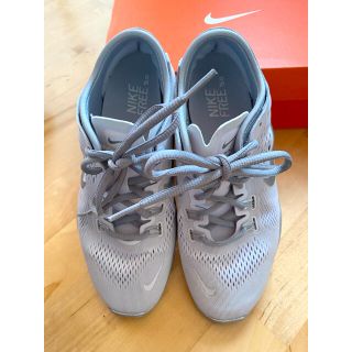 ナイキ(NIKE)のNIKE レディーススニーカー　23.5cm お値下げ(スニーカー)