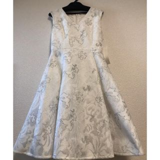 グレースコンチネンタル☆上品！素敵！シルバーホワイトワンピース✨