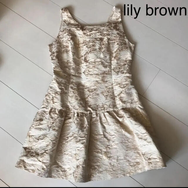 Lily Brown(リリーブラウン)のリリーブラウン　ドレス　ワンピース レディースのワンピース(ミニワンピース)の商品写真