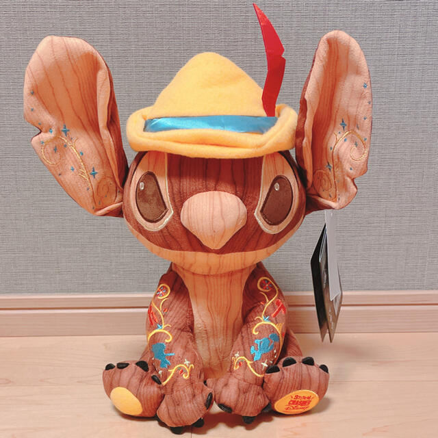 ピノキオ スティッチ ディズニーストア ぬいぐるみ ピンバッジ 限定品